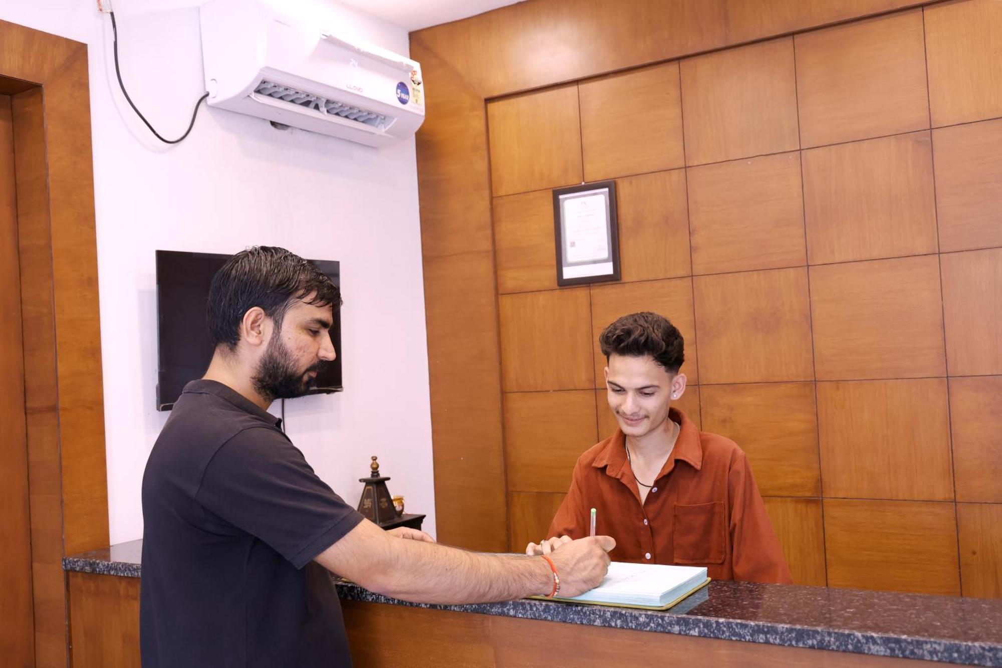 Hotel Parth Inn Rishīkesh 외부 사진
